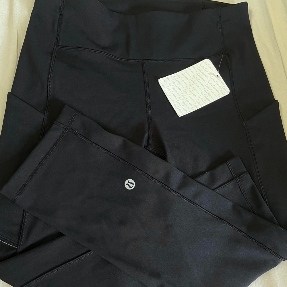 NWT Lululemon Speed Up Crop Size 6